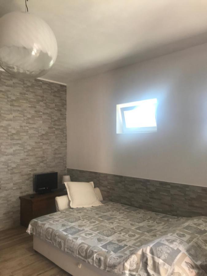 Monolocale Per Coppia Apartment Carrodano Inferiore Luaran gambar
