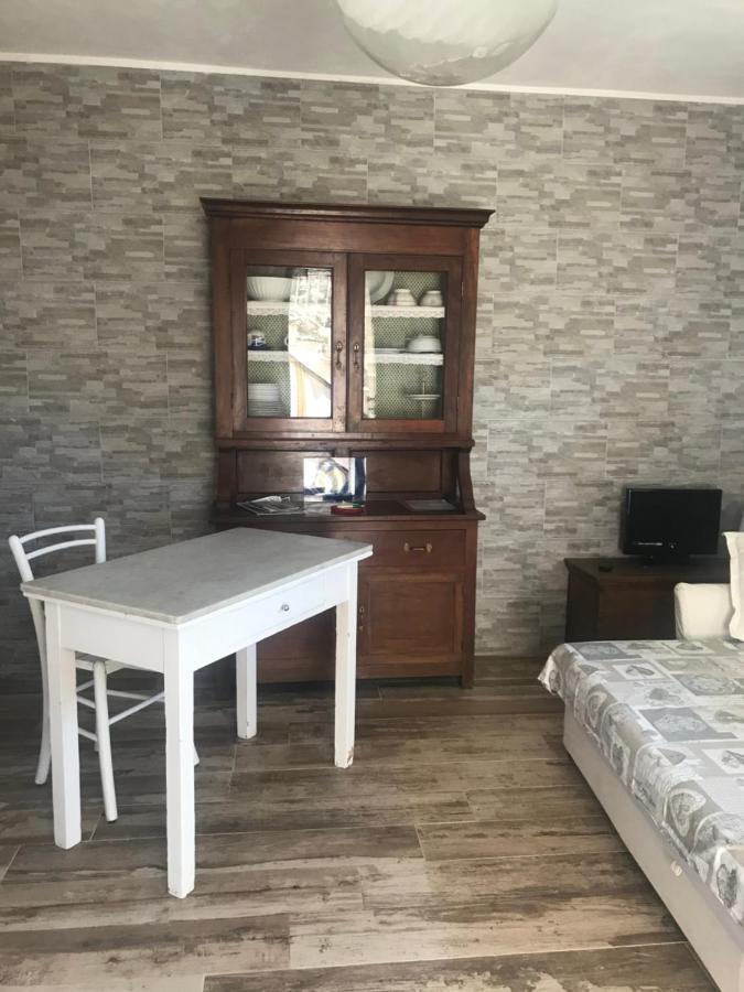 Monolocale Per Coppia Apartment Carrodano Inferiore Luaran gambar