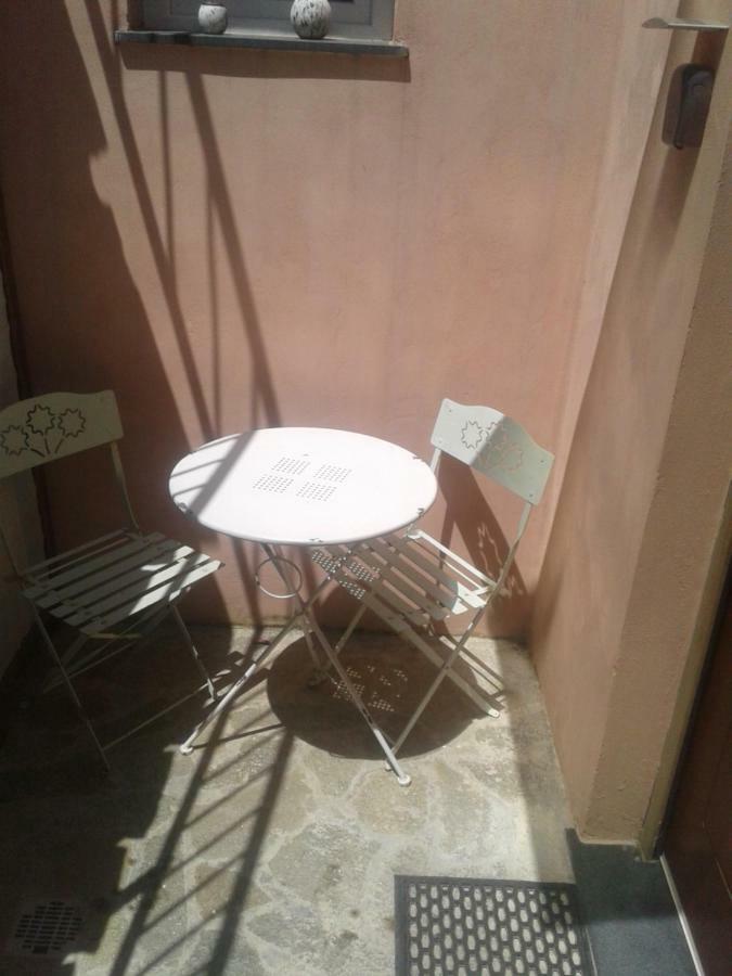 Monolocale Per Coppia Apartment Carrodano Inferiore Luaran gambar